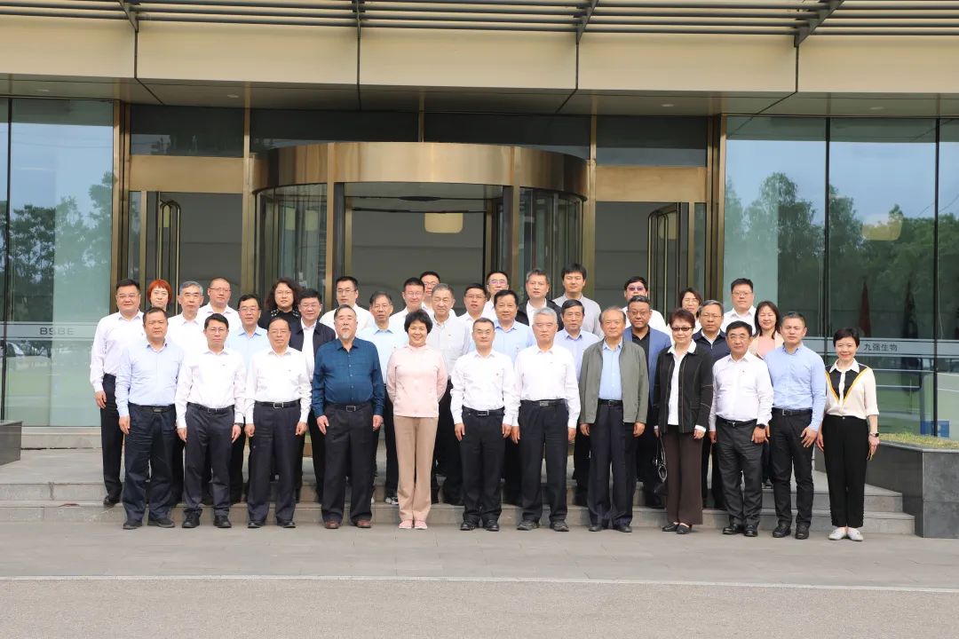 国药集团党委主题教育读书班集体调研米兰(中国)